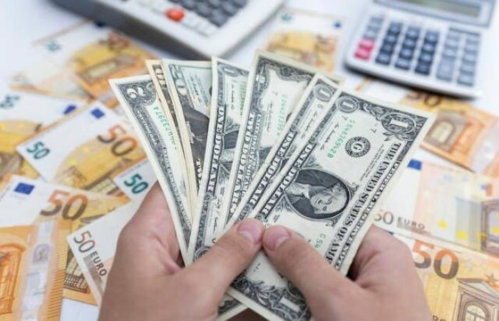 صعود الدولار وسط ترقب رد إيران على أمريكا