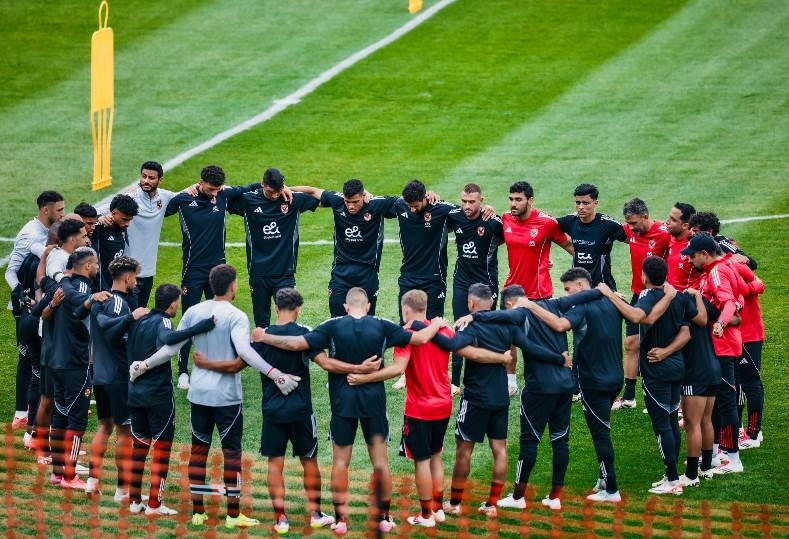 عروض رسمية من البنك والمصري لضم لاعب الأهلي