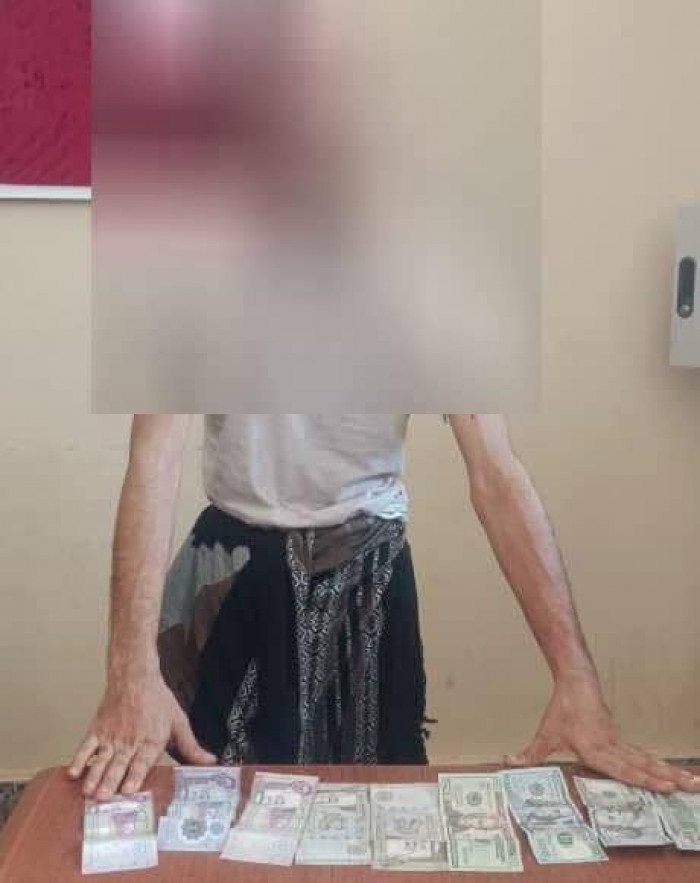 القبض على متهم بسرقة مبالغ مالية وهواتف نقالة في كريتر
