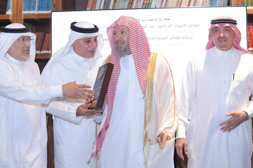 السديس: نوصي بإعداد موسوعة فقهية للراحل بعدة لغات لربط الناشئة بمنهجه الوسطي