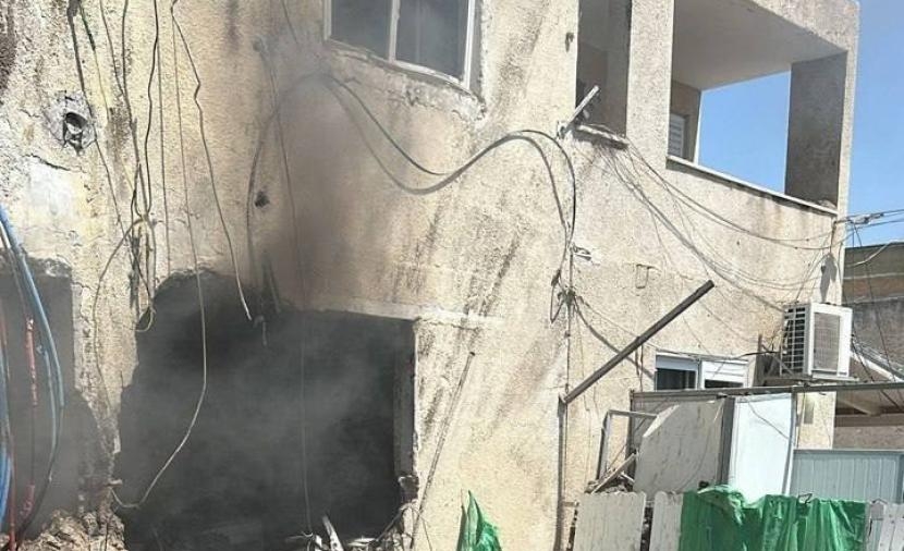شاهد.. مسيّرة إيرانية تصيب مبنى شمال إسرائيل