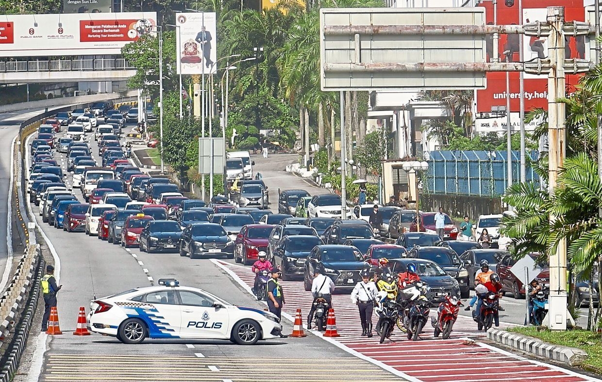 Civil servants affected by Asean Summit traffic jams advised to apply for WFH