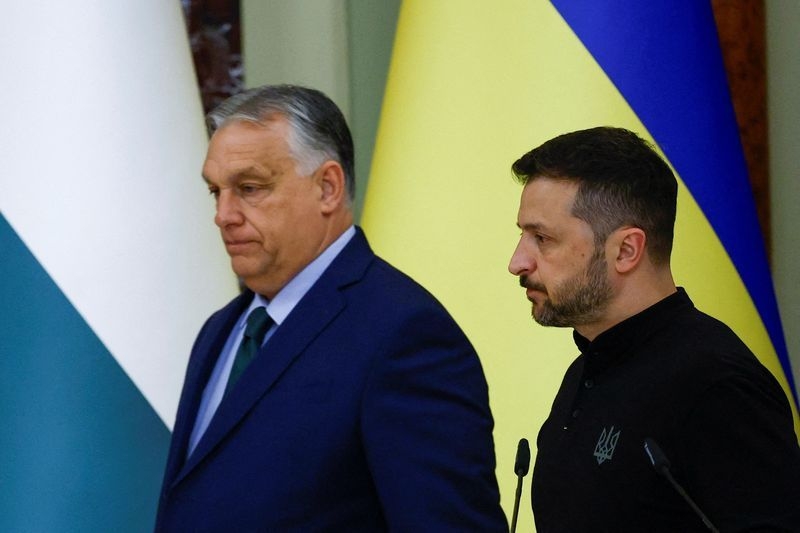 Ukraine says it has uncovered Hungarian spy network, Hungary expels two in response