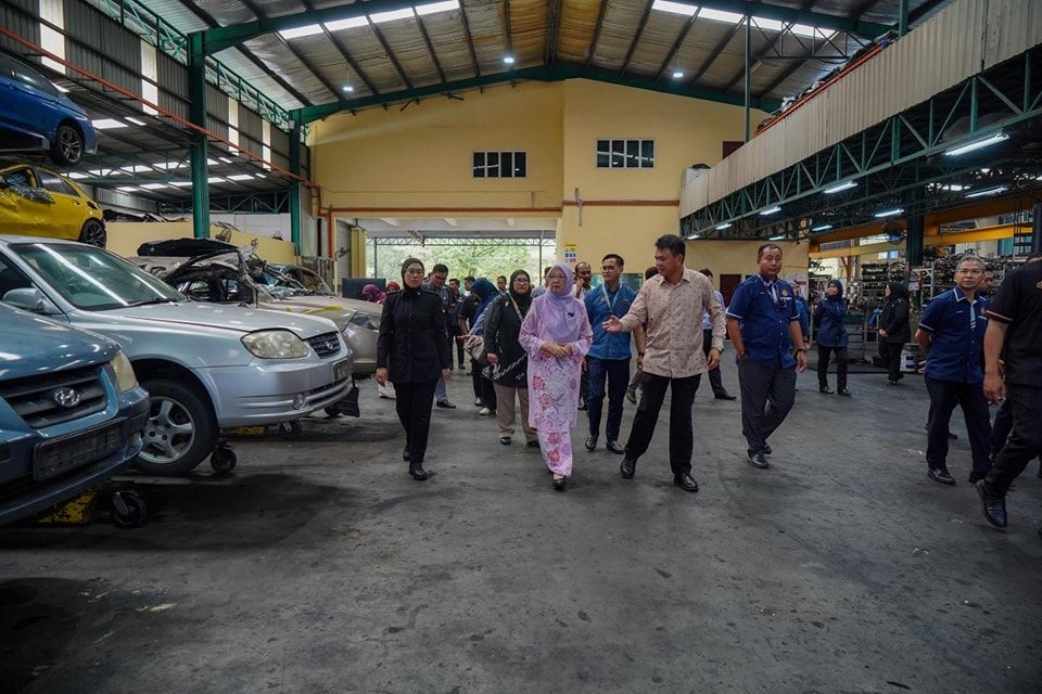 FT Dept, JPJ ordered to address abandoned vehicles in KL, Putrajaya