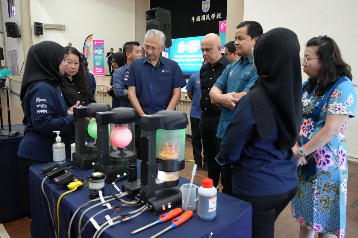 Petrosains Discovery Rover makes exclusive Sabah stop to promote STEM to rural students