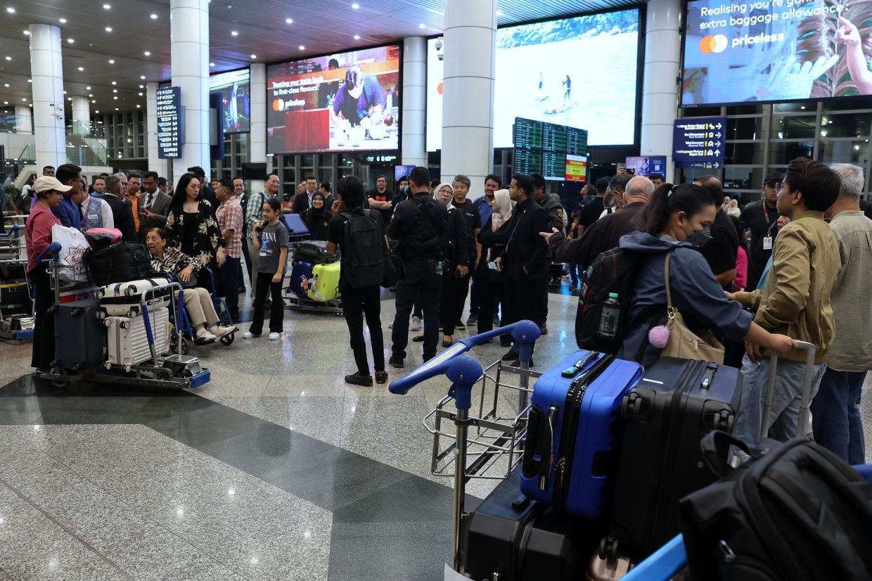 17 Malaysians evacuated from Iran return home