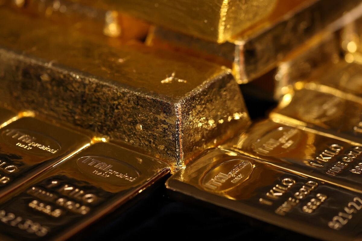 Gold Heads for First Weekly Drop in Three on Ebbing Haven Demand