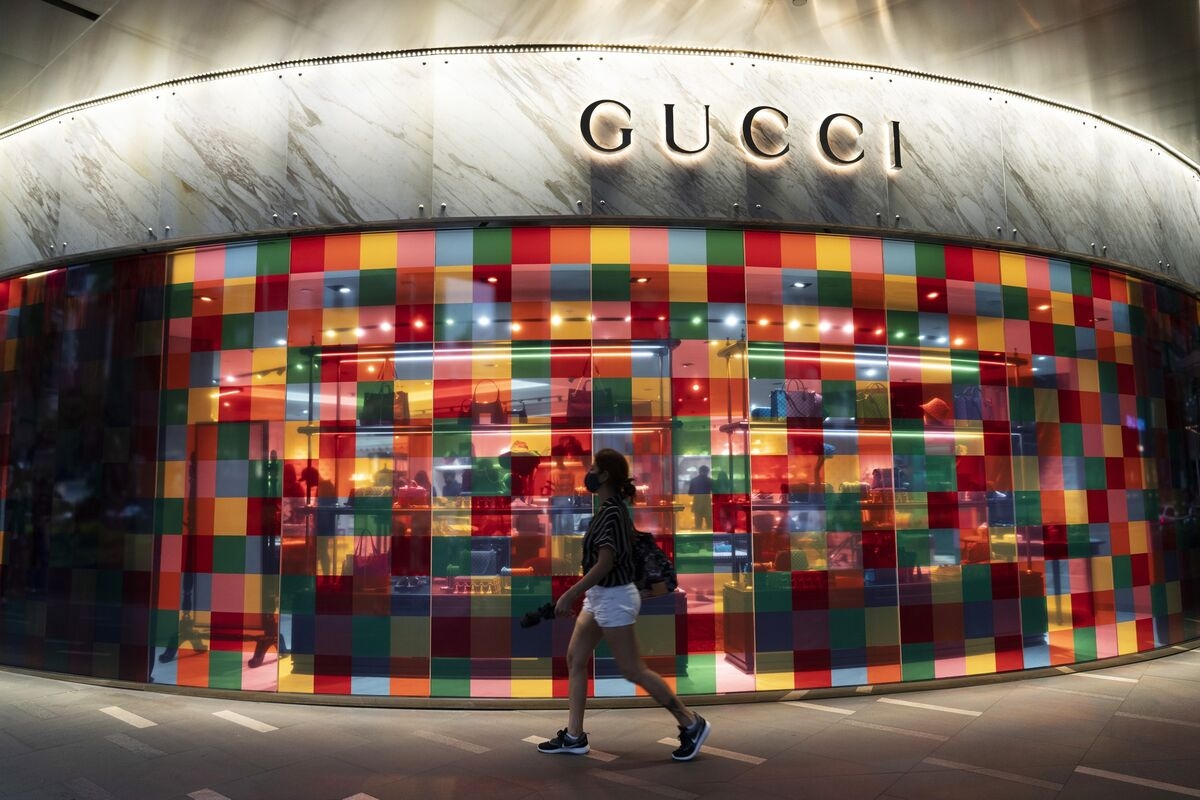 How Is the Economic Downturn Affecting Singapore's Rich?