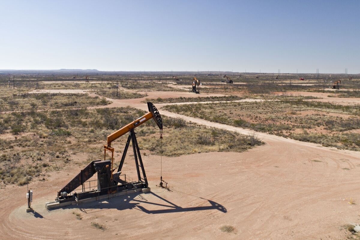 Oil Industry Gets $1 Billion Tax Tweak in GOP's Senate Bill