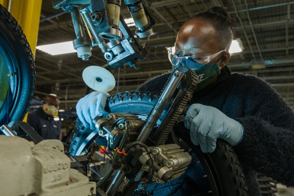 US Manufacturing Expands While Inflation Measures Accelerate