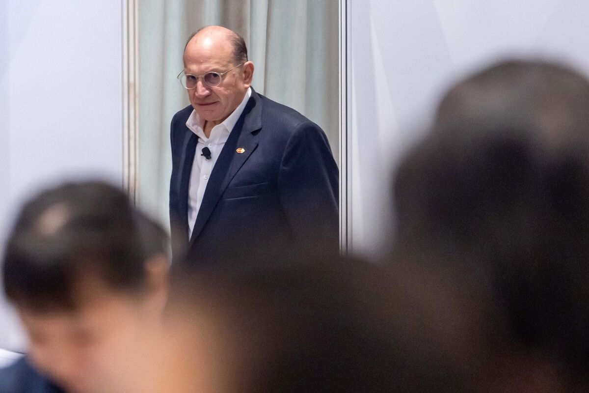 HSBC Hastens Search to Find Next Chairman as Tucker's Exit Nears