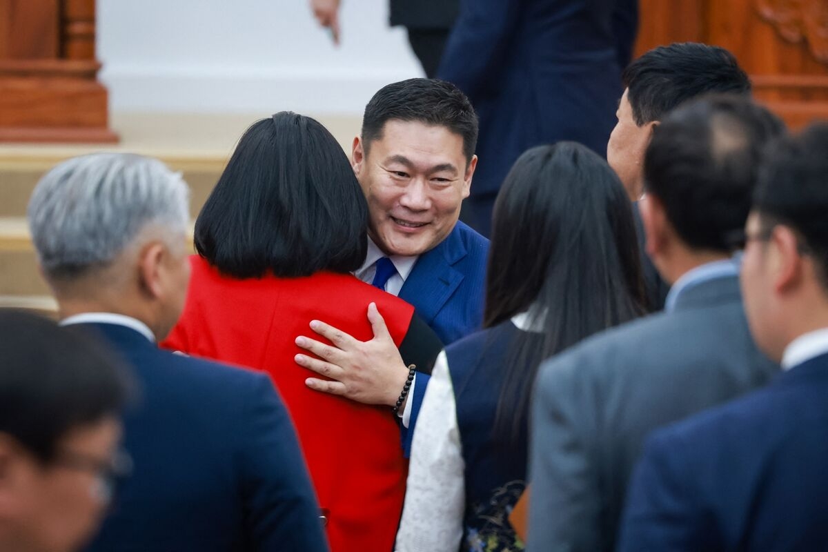 Mongolia's Main Party to Form New Government After PM Ousted