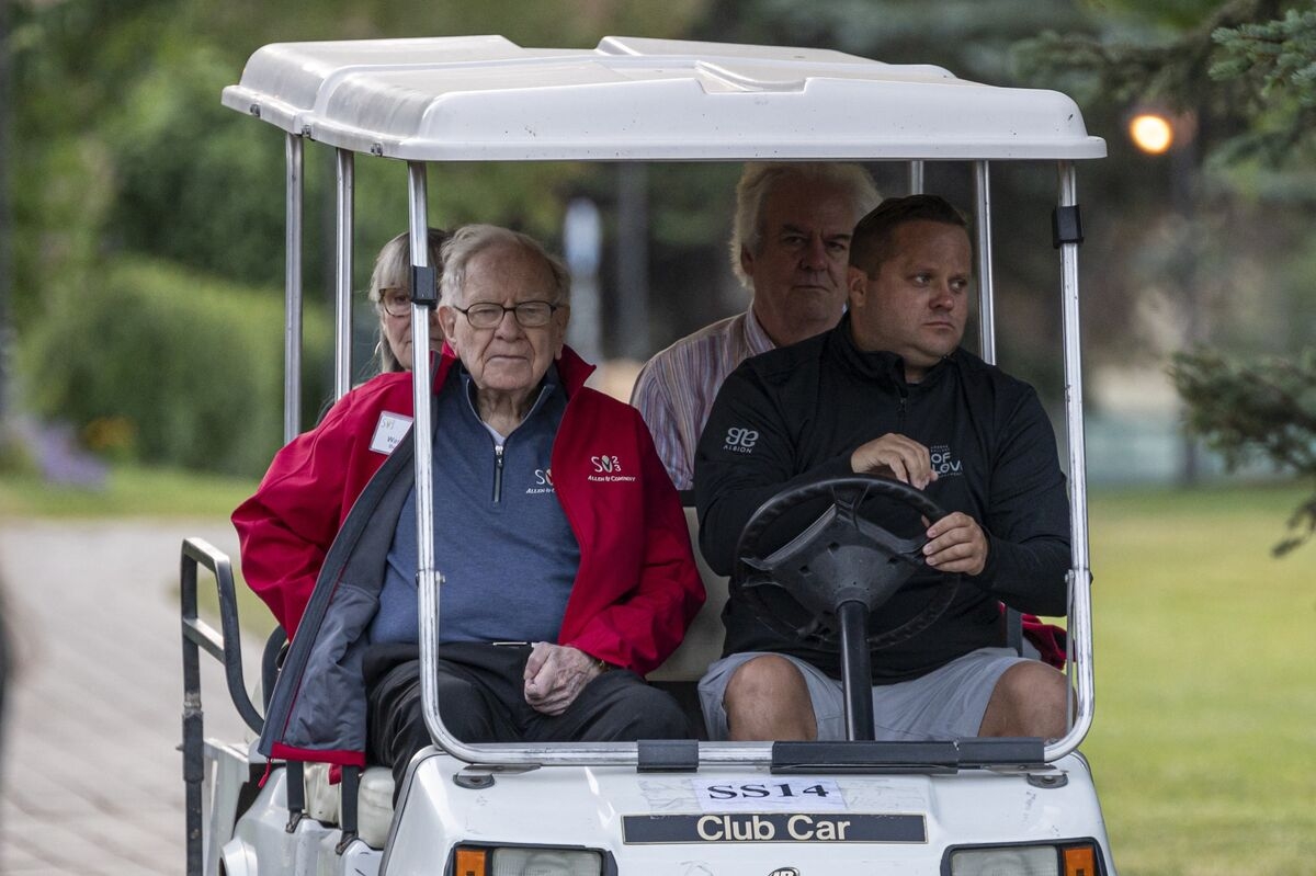 Chinese Regulator Applauds Warren Buffett's Long-Term Approach