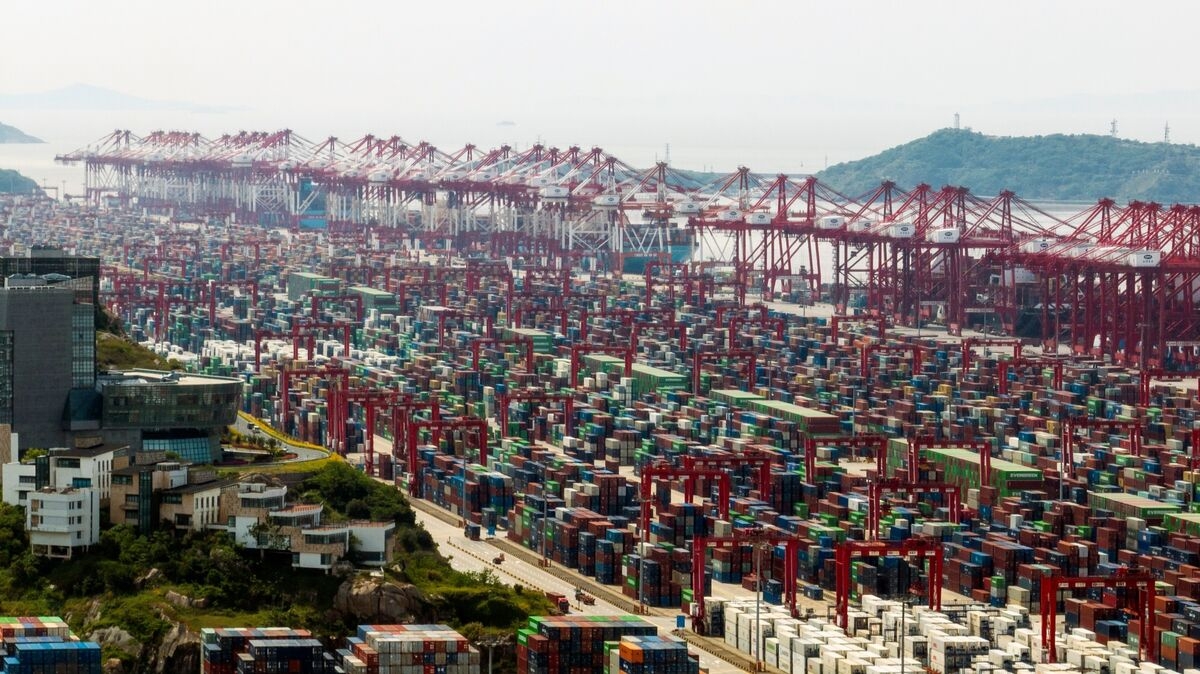 Yuan May Extend Drop Versus Peers as Beijing Seeks Exports Boost