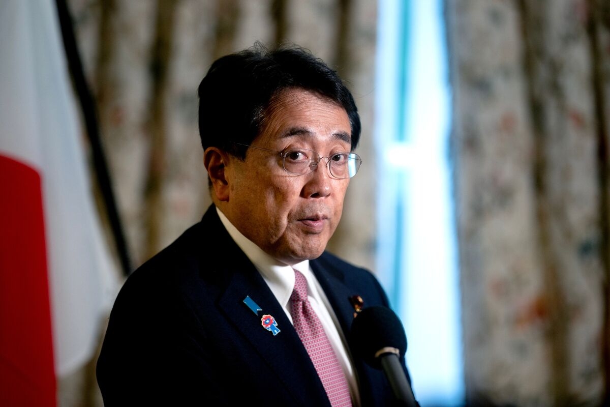 Japan Won't Fixate on July 9 in US Trade Talks, Akazawa Says