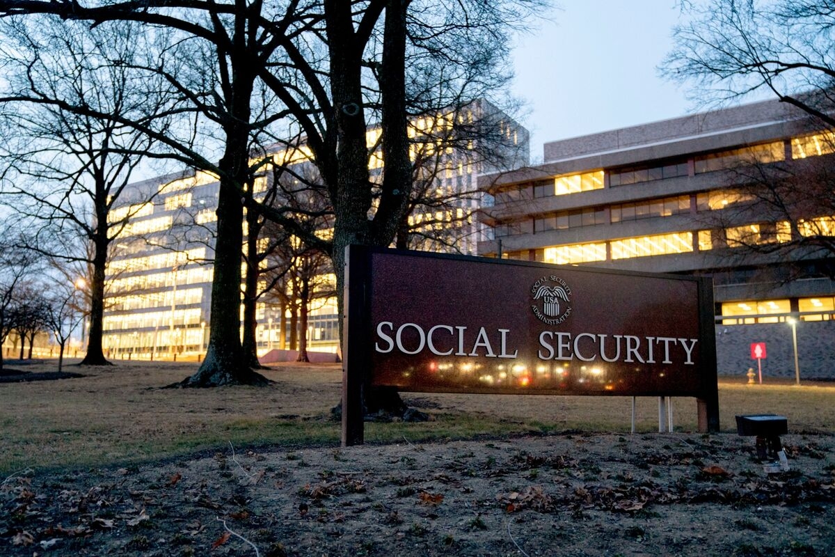 Social Security Warns of 23% Benefit Cut by 2034 Without a Fix