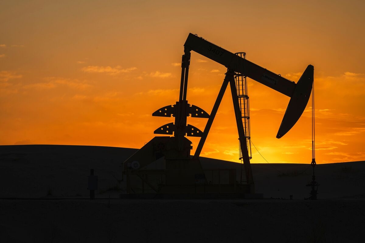 Oil Price Surge Sparks Burst of Hedging Among Shale Drillers