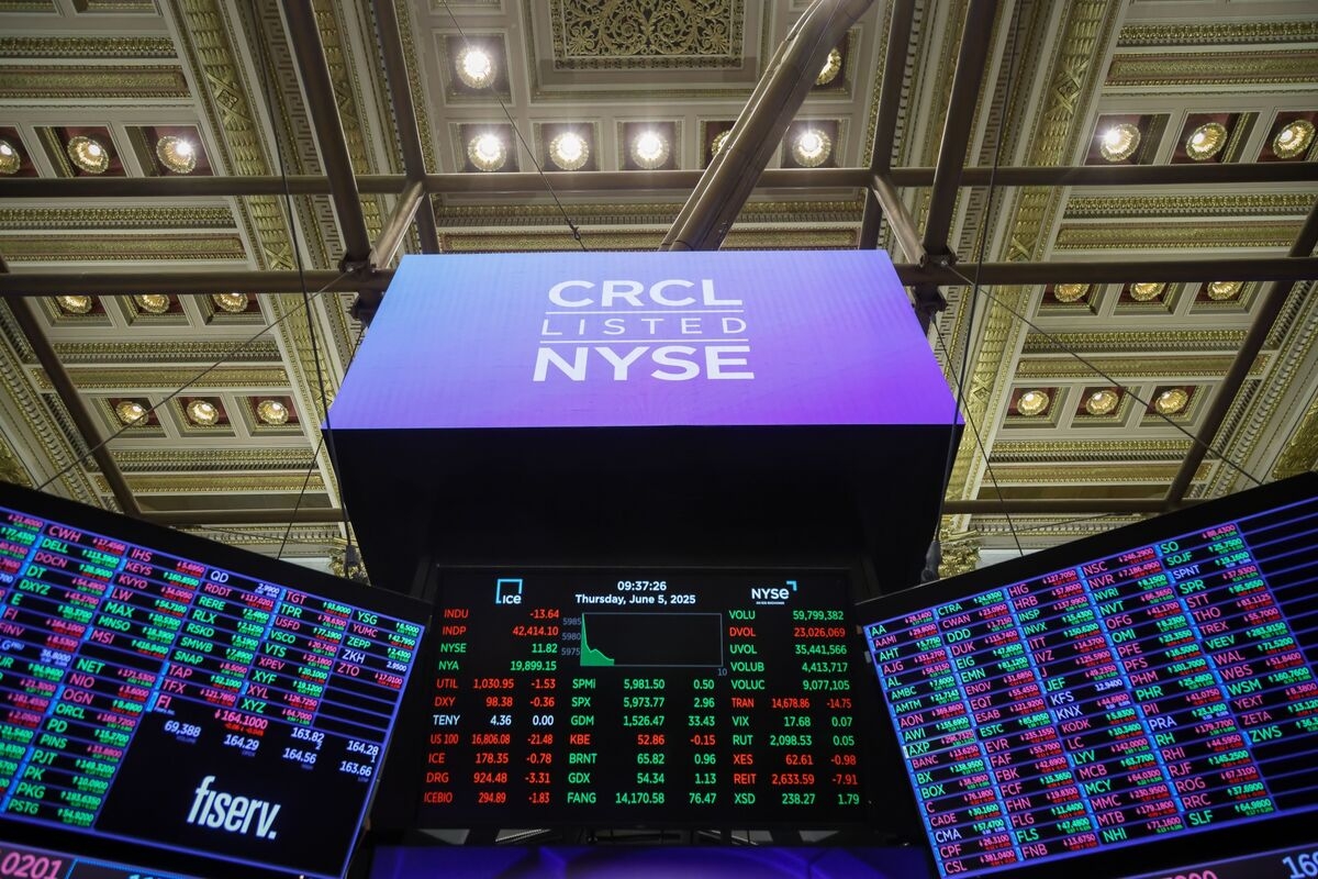 Circle Gets First Buy Rating After Senate Passes Stablecoin Bill