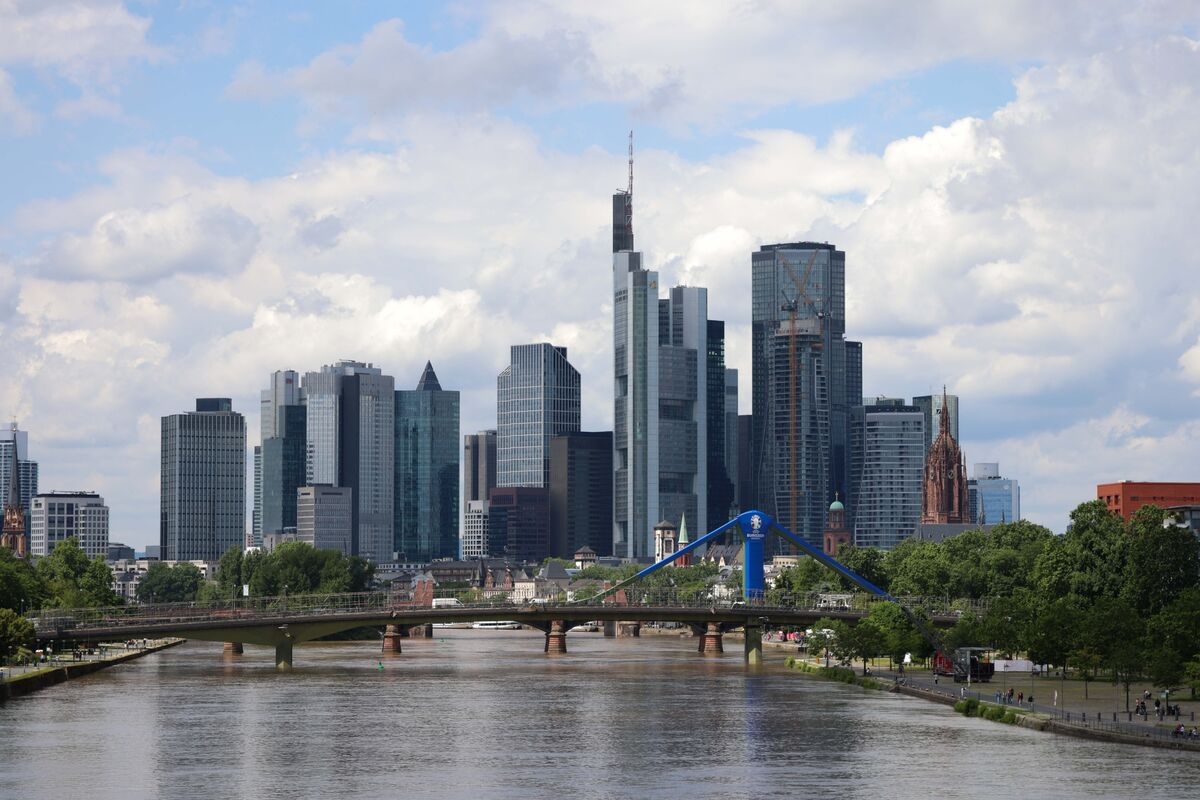 Goldman, JPMorgan See Germany Leading Deals Revival in Europe