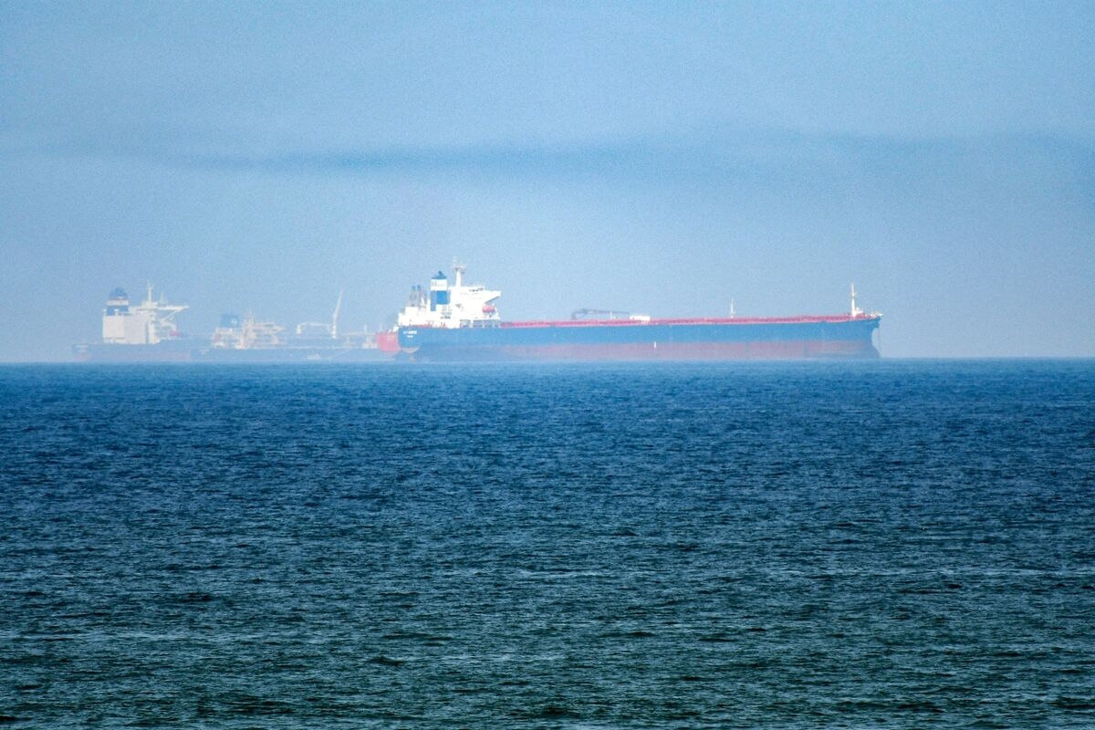 Demand for Oil Loading Outside Persian Gulf Soars on War Risk