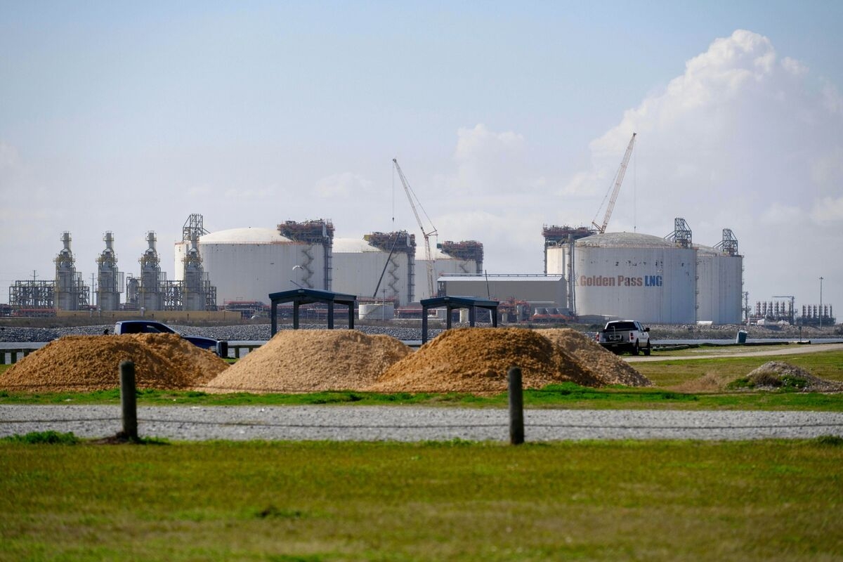 Mideast Oil Giants Bring Their Billions in Search of LNG Riches