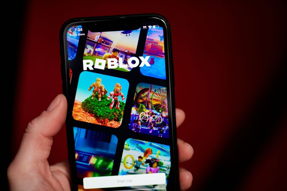 Roblox's Hit Farm Game Spurs Underground Digital Fruit Economy