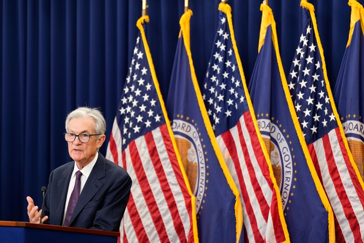 Fed Bides Its Time to Find Out Who Will Pay Tariffs
