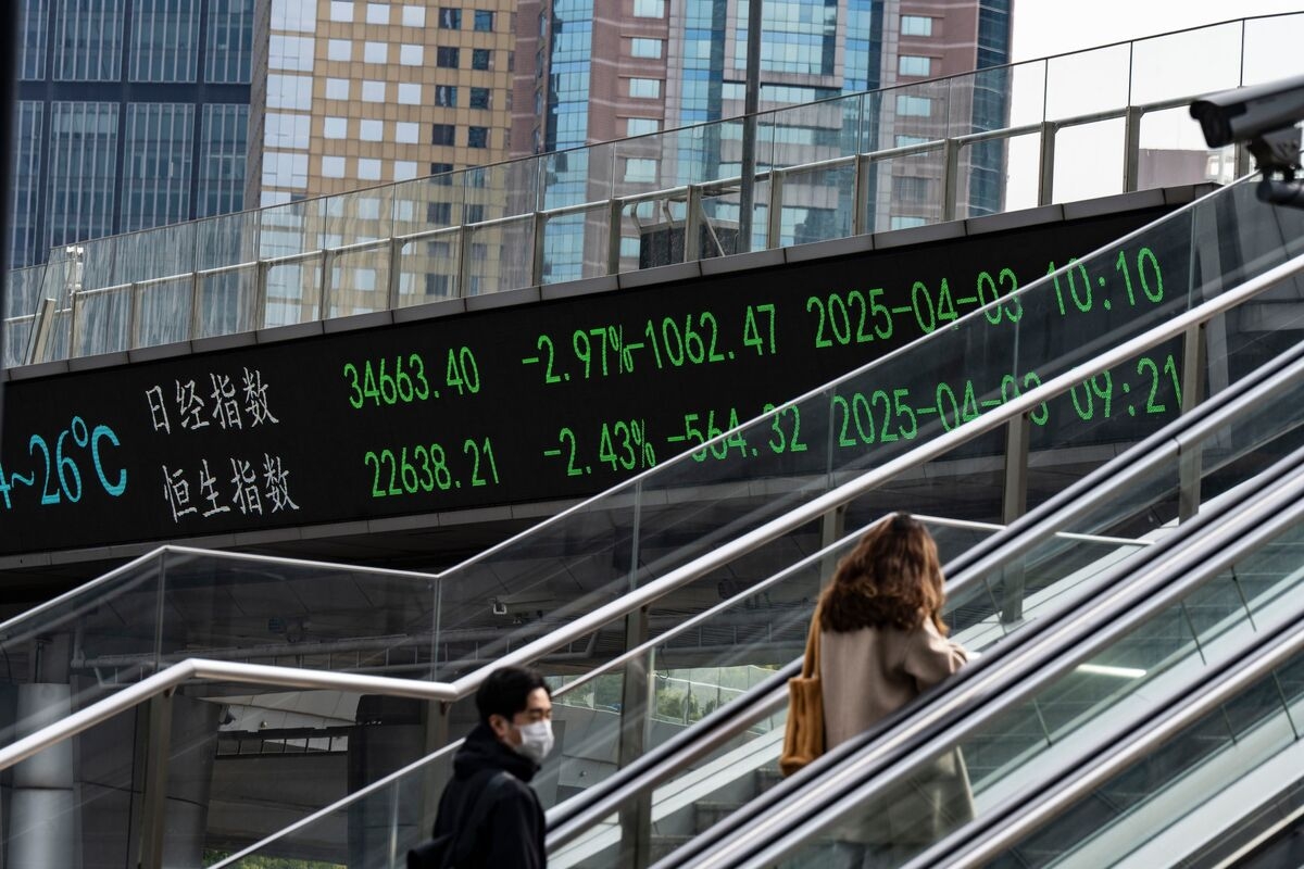 Asian Stocks to Fall After Fed's Inflation Warning: Markets Wrap