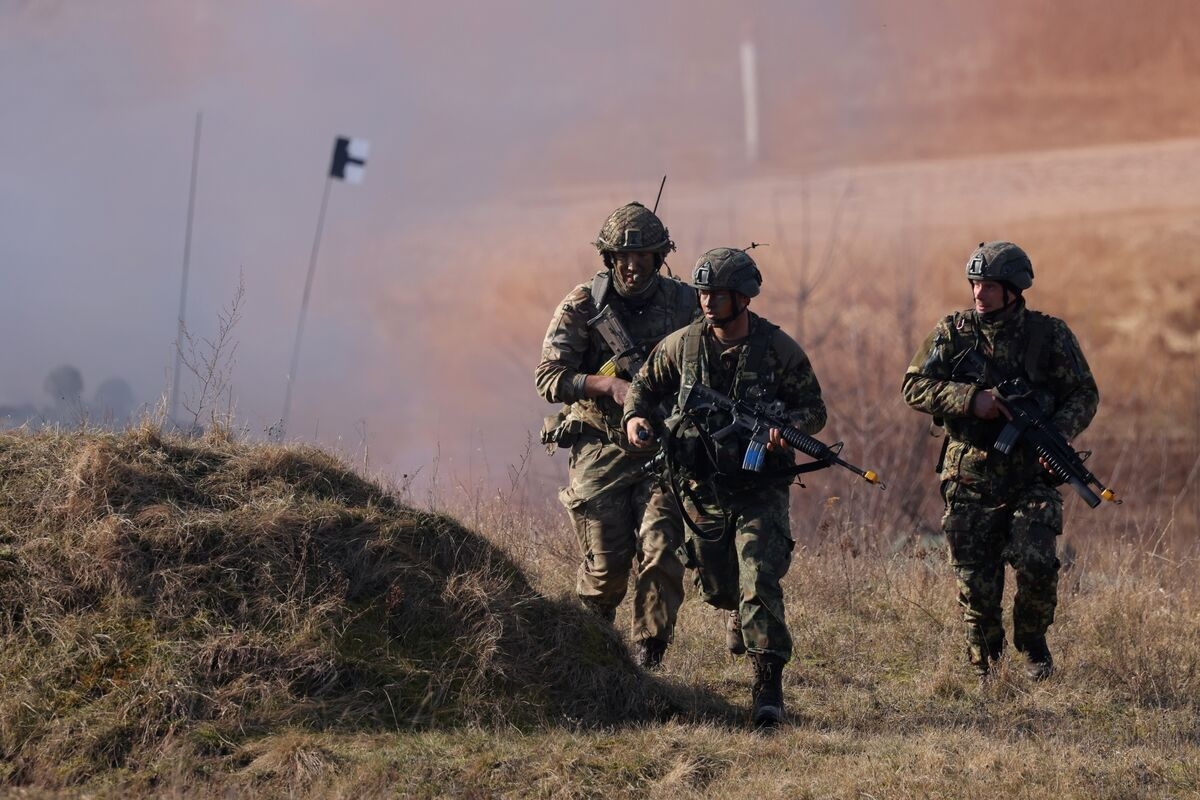 Starmer Signals Support for 3.5% NATO Aim With Talks on Date