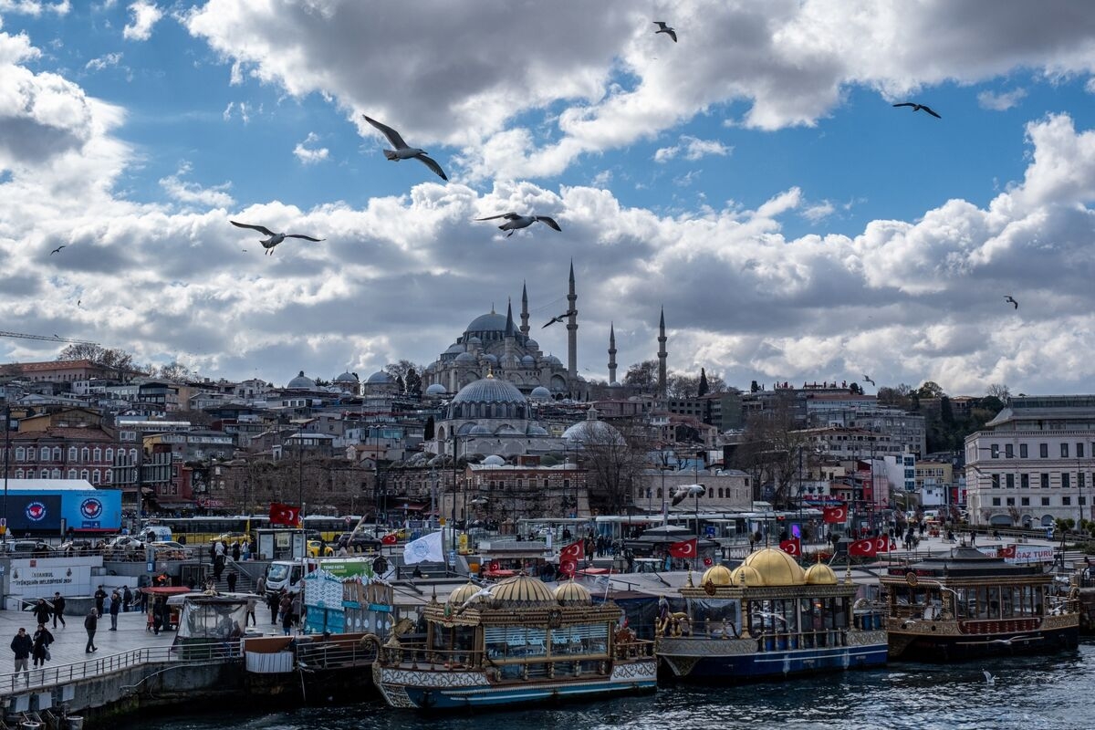 Turkey Arrests Jailed Erdogan Rival's Lawyer, Widening Crackdown