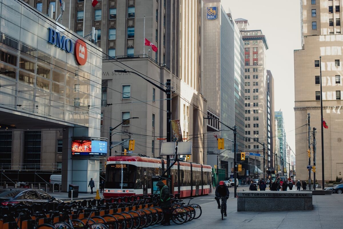 Economic Picture Hands Canada Bank Regulator a Tough Call on Capital