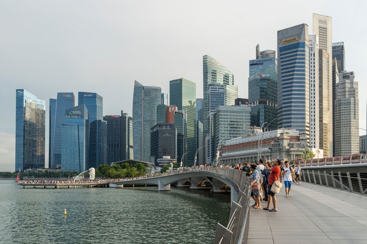 Singapore's AAA Bills Offer an Opportunity for US Carry Trade
