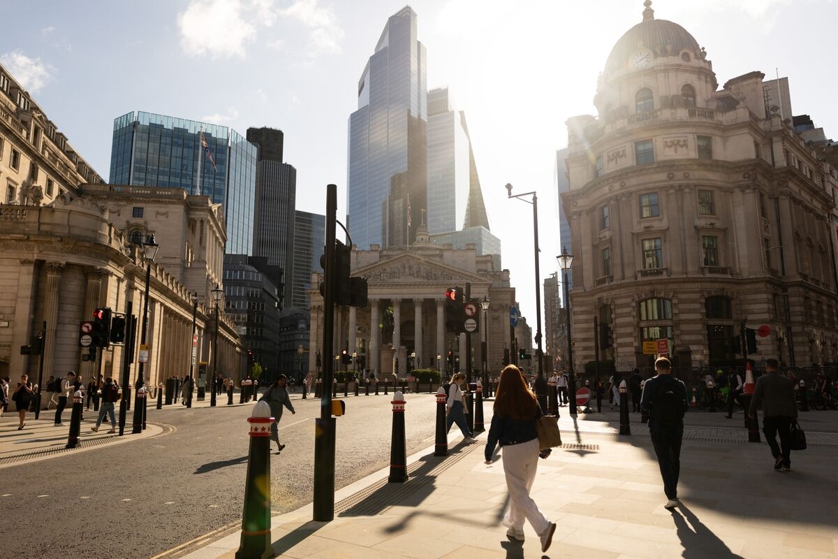 Regulators Are Harming UK as a Financial Center, Lawmakers Warn