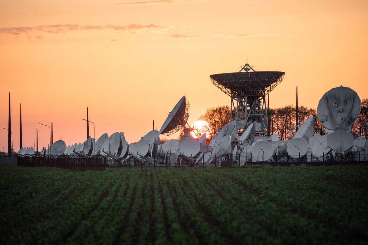 Eutelsat Raises €1.35 Billion Led by France to Aid OneWeb