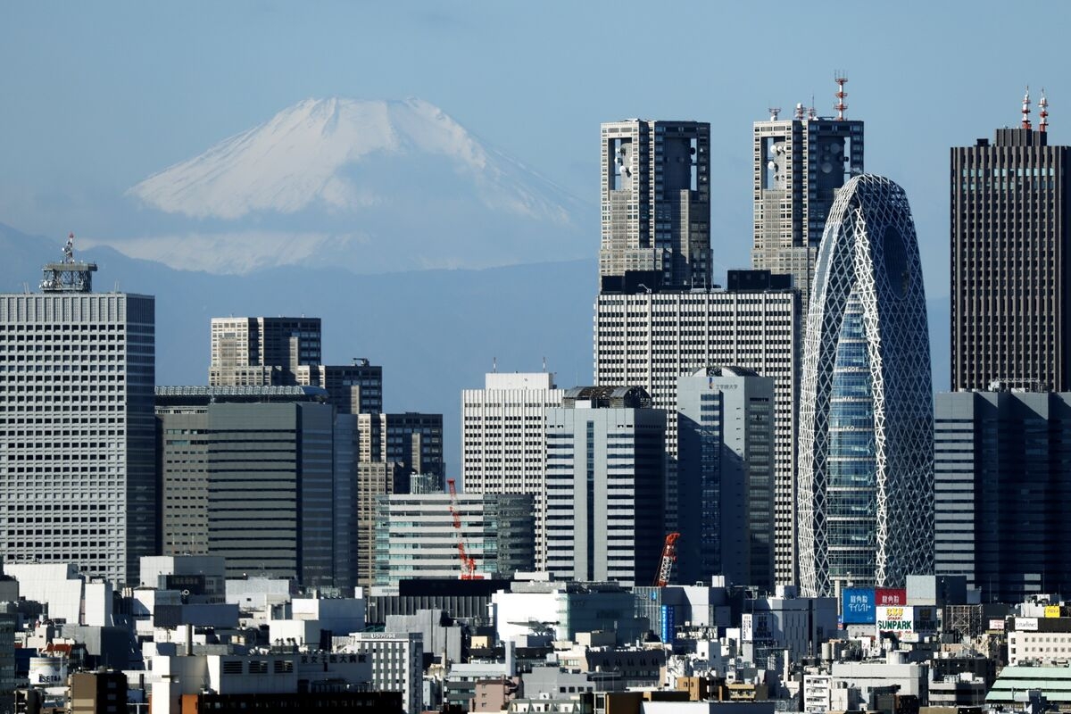Japan Flags Big Cut to Long-End Bond Issuance Before Risky Sale