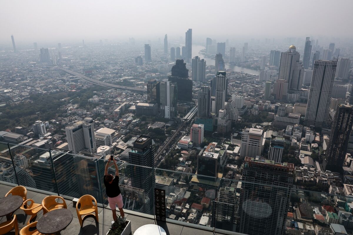 Top Thai Billionaires-Backed Groups Win Digital Bank Permits