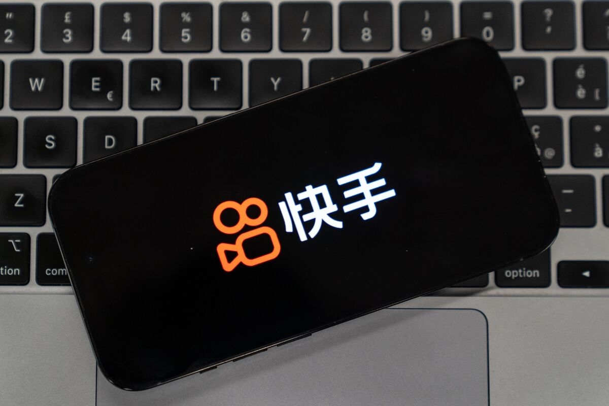 Tencent-Backed Kuaishou Pledges AI Efforts as Sales Growth Slows