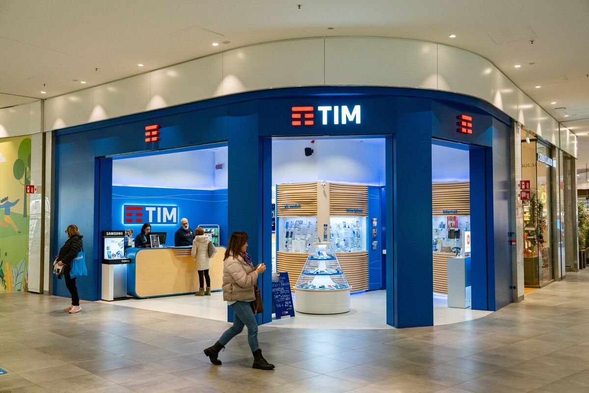 Poste Italiane Now Runs Telecom Italia, and Deals Could Follow