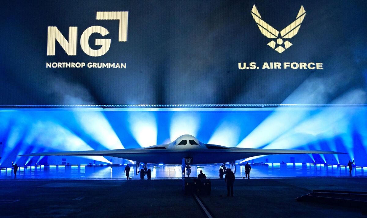Northrop Grumman Cuts Earnings Outlook on Stealth Bomber Costs