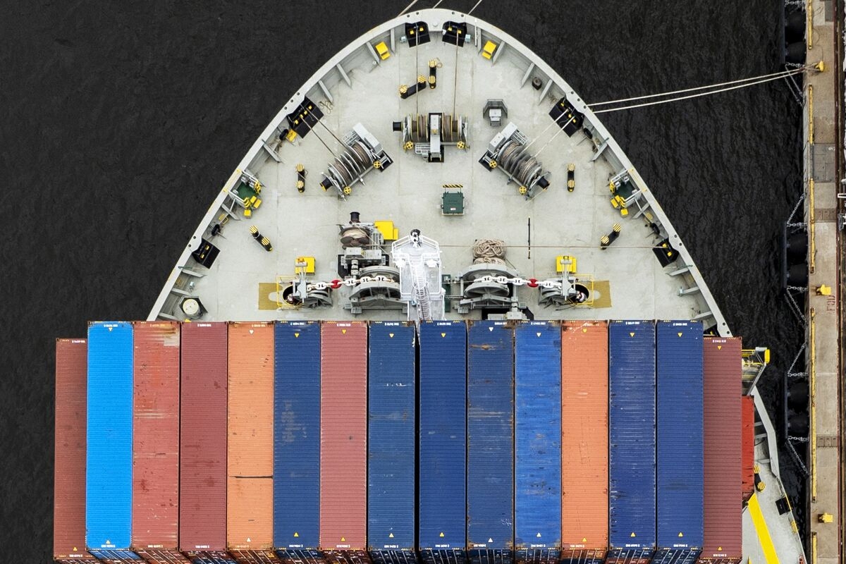 Fire Seen Near Entrance to Strait of Hormuz Puts Ships on Alert