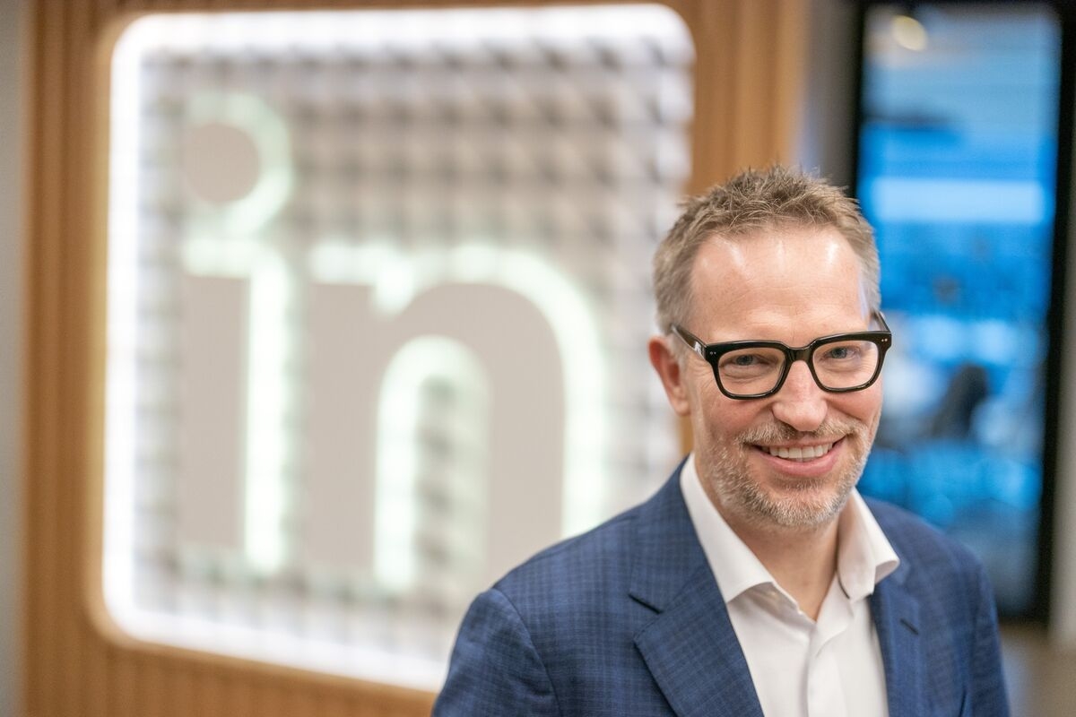 LinkedIn's CEO Has Advice to Help AI-Proof Your Career