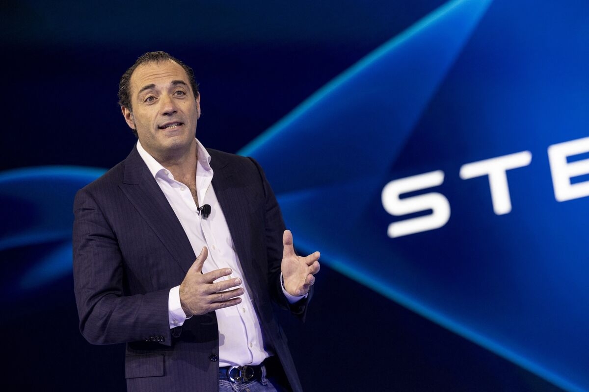 Stellantis Shakes Up Leadership Team as New CEO Takes Office