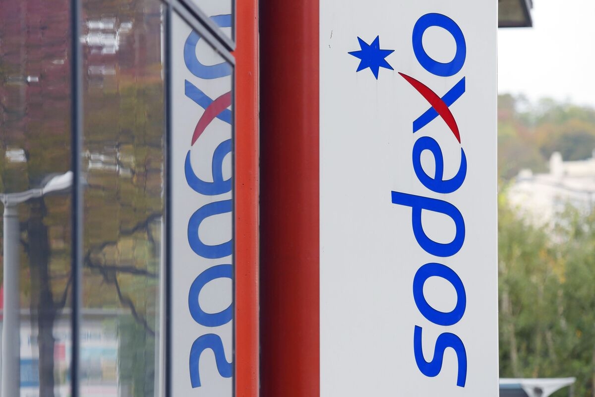 Sodexo Drops Most Since 2018 After Cutting Revenue Guidance