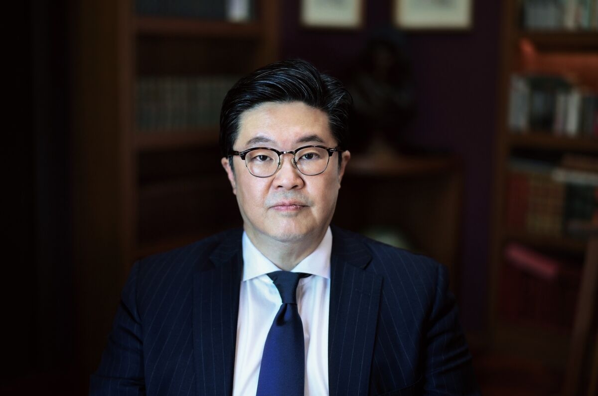 Private Equity Tycoon Becomes Mired in Probe Over Korea Buyout