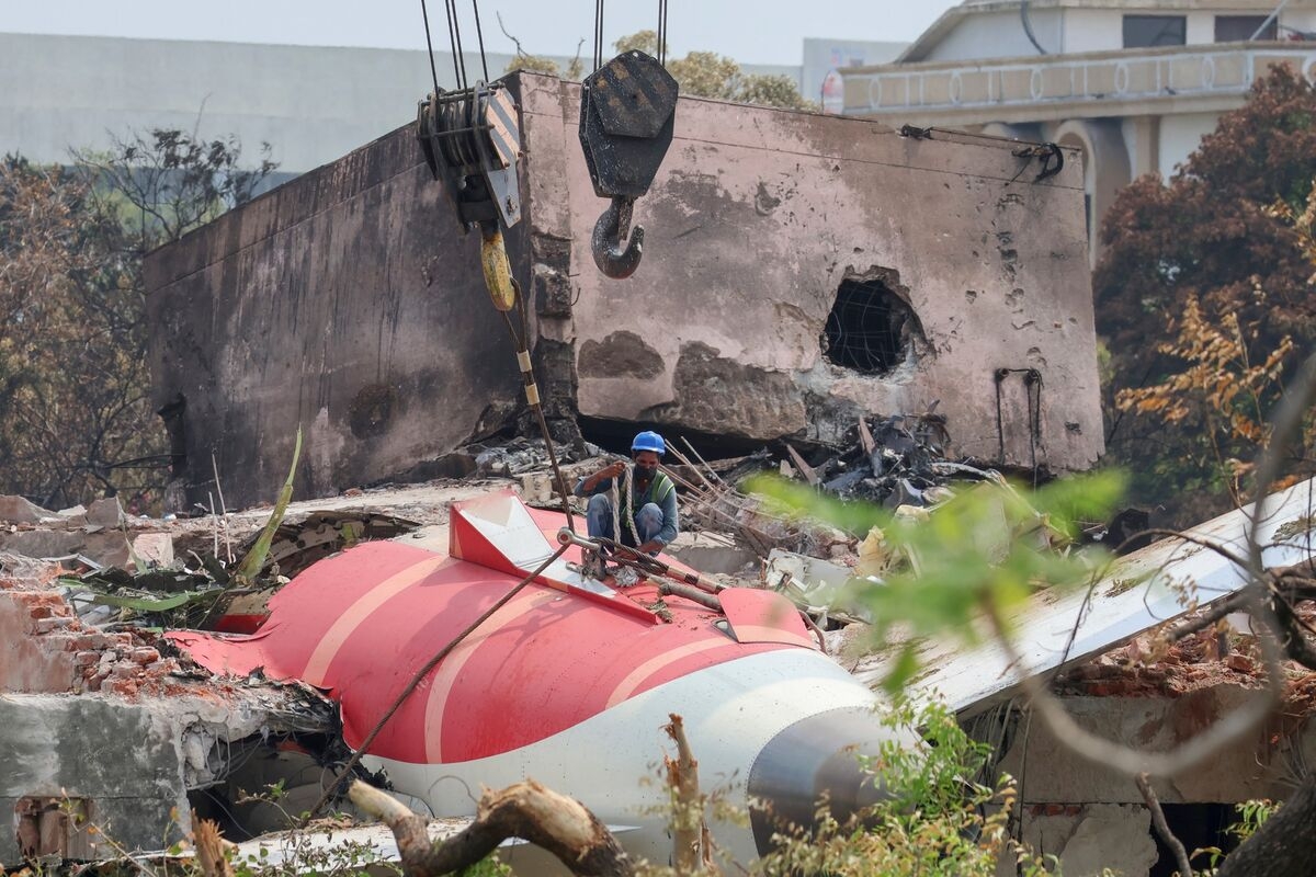 Indian Authorities Push On With Crash Probe, Recorder Analysis