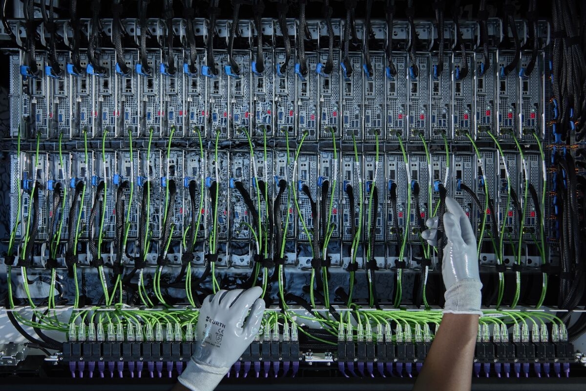 Submerging Servers in Liquid Helps Data Centers Cut Energy Use