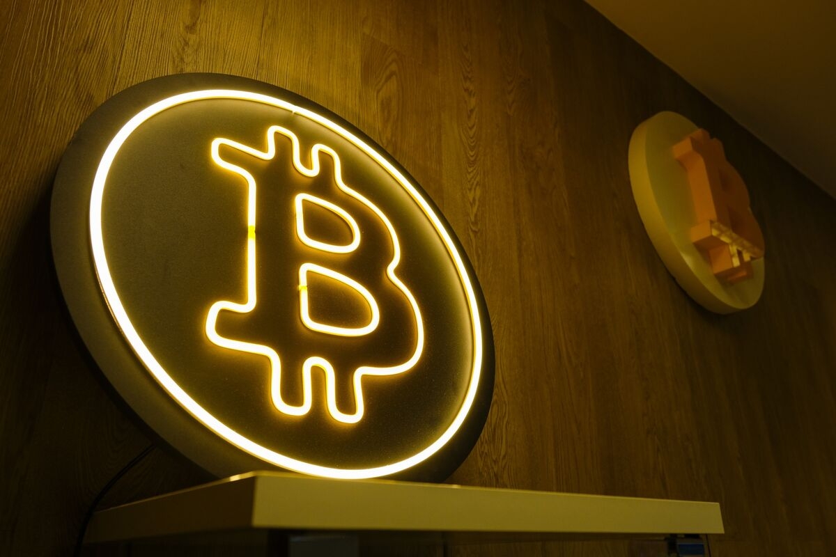 Bitcoin Network Activity Slows While Price Lingers Near Highs