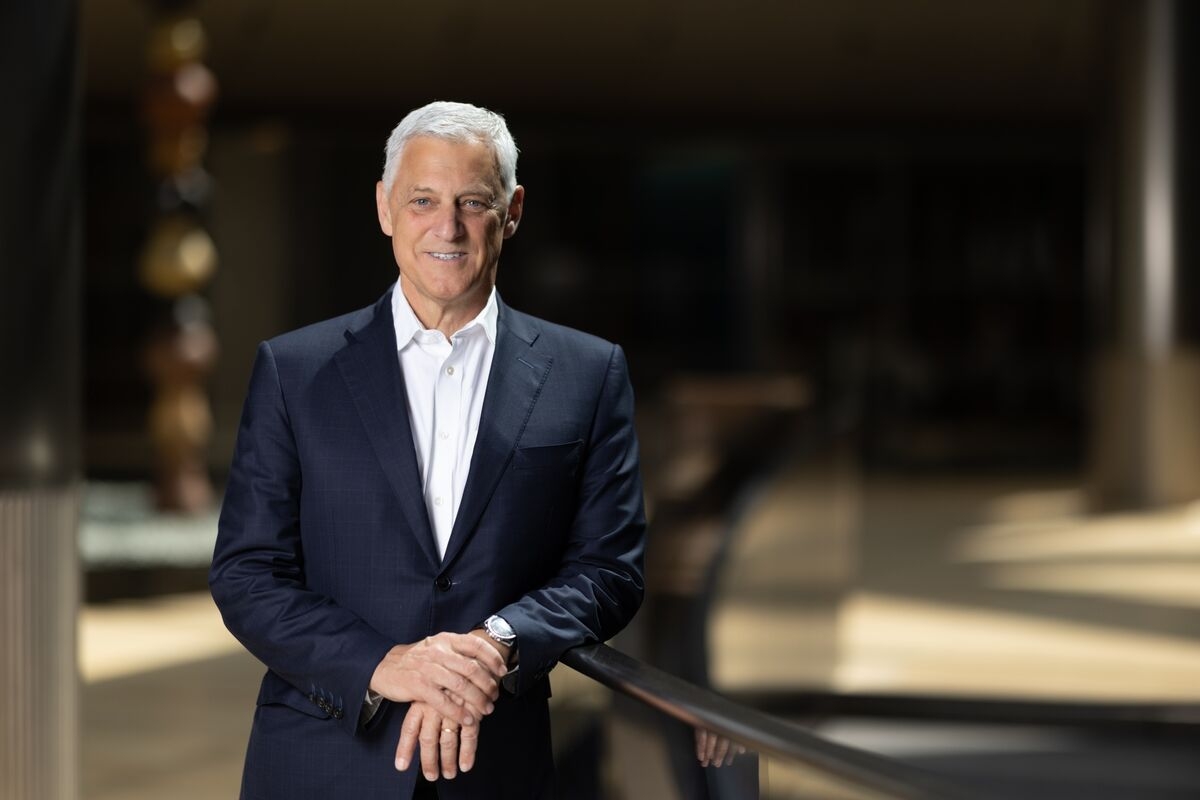 StanChart CEO Says He's in No Rush for Return-to-Office Mandates