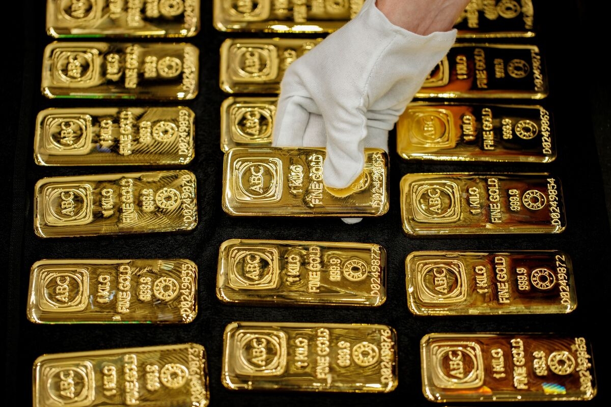 Gold Pushes Higher as Trump's Tehran Warning Sparks Haven Buying