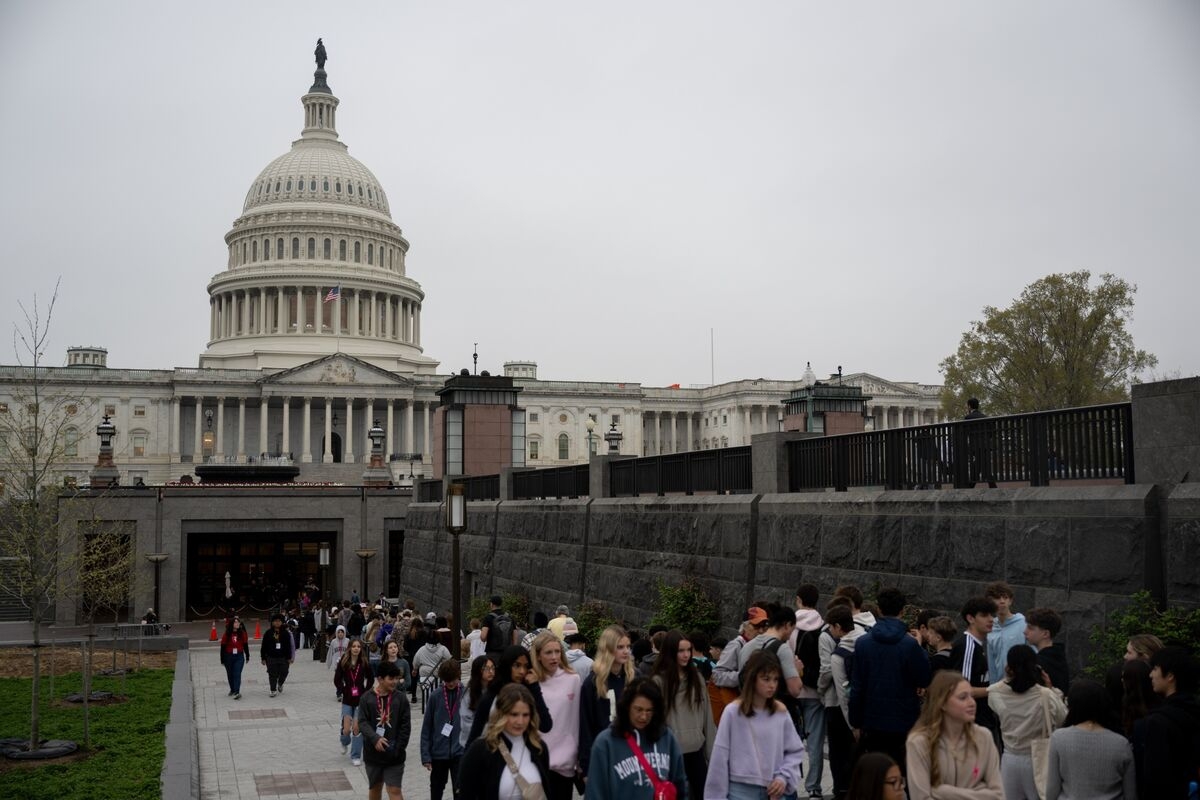 Federal Employees Can Work From Home as DC Preps for Trump Parade